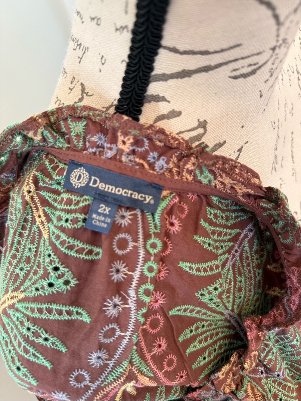 Democracy Embroidered Boho Blouse Flutter Sleeve Top Plus Size 2X - Picture 4 of 4